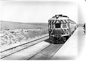 railcar SAR brill No. 42 in platform - Hallett Cove