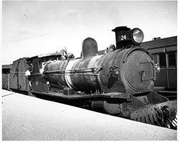 loco SAR T24 in platform - Fireman K Haufe - Terowie