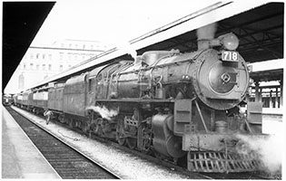 loco SAR 718 on passenger in platform - Adelaide