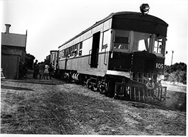 1948,railcar SAR brill 105 + brake van trailer - station building - passenger boarding - Beachport