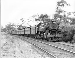 loco SAR 717 on passenger train - 6x end loading cars