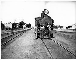 loco SAR T226 + enginemen in yard - sheds in background